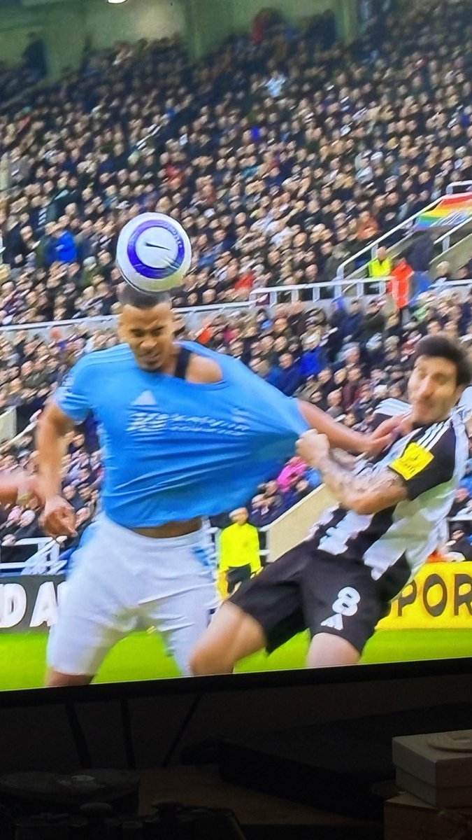 BarkingMad74's tweet photo. @HACKETTREF Really? No foul here? https://t.co/vh3RymihTO