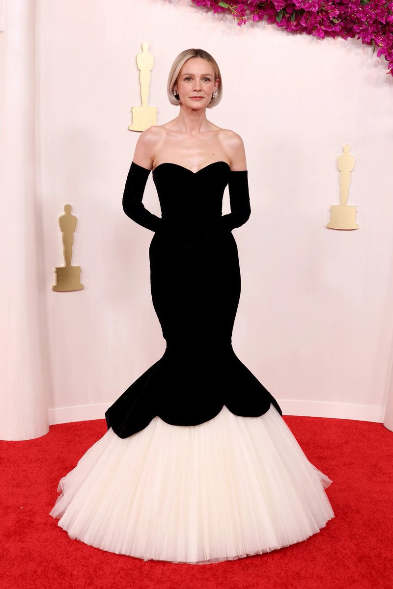 thedesignslayer's tweet photo. She lost all the awards but was always the best dressed 🙌 

Styled by Andrew Mukamal btw https://t.co/dSz2TWjOPs