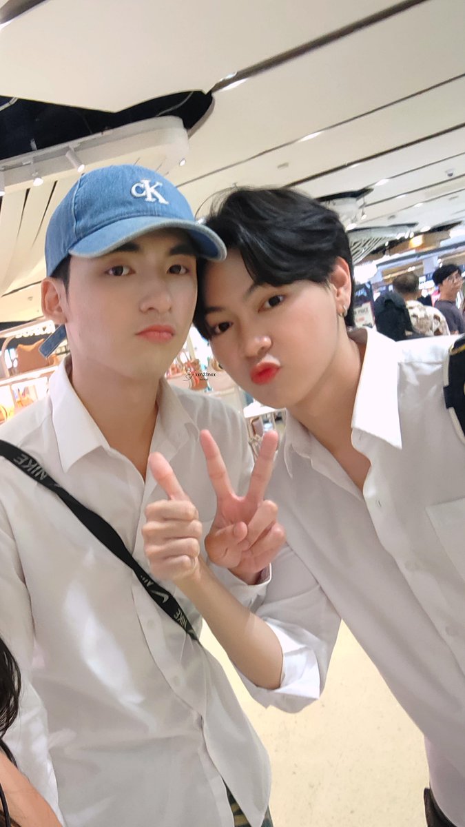xxn23nxx's tweet photo. เป็นการเจอน้องแบบที่กำลังจะเดินกลับบ้าน น้องน่ารักมาก ไม่คิดว่าจะได้เจอน้องเร็วขนาดนี้ จากที่แพลนว่าจะไปเจอพรุ่งนี้ครั้งแรก 😭😭😭😭😭 

#แอนดริวกล้า https://t.co/Zg36VC4r0g