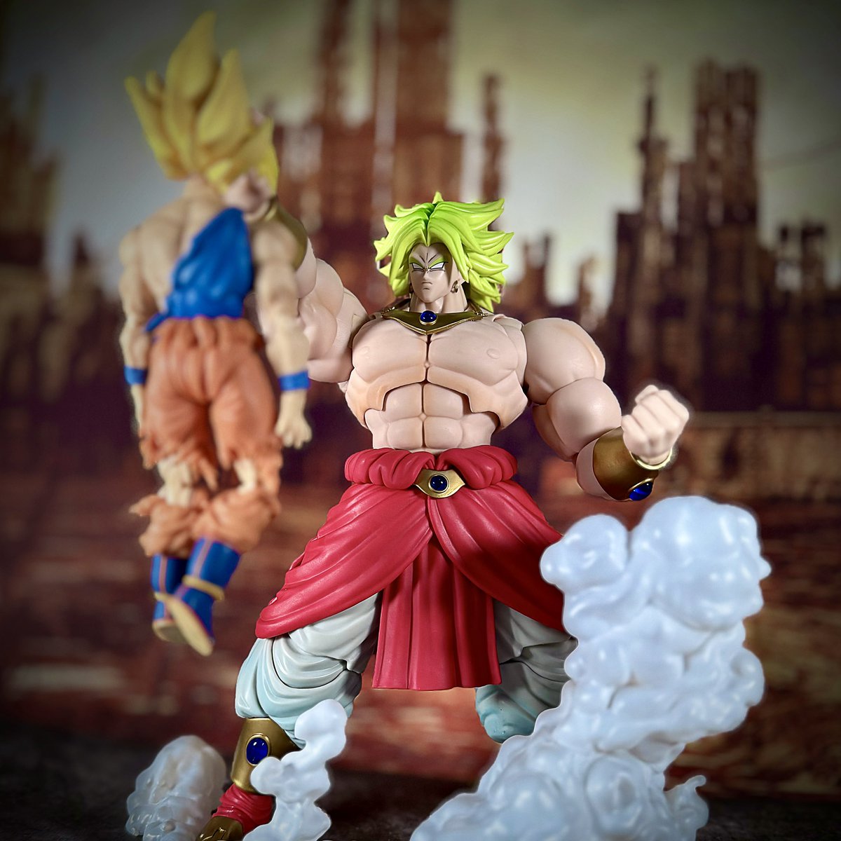 SUNDAY SHELFIES

Legendary Super Saiyan 

#broly #goku #dragonballz #dbz #beastdeities #fenrir #toys #actionfigures #sundayshelfies