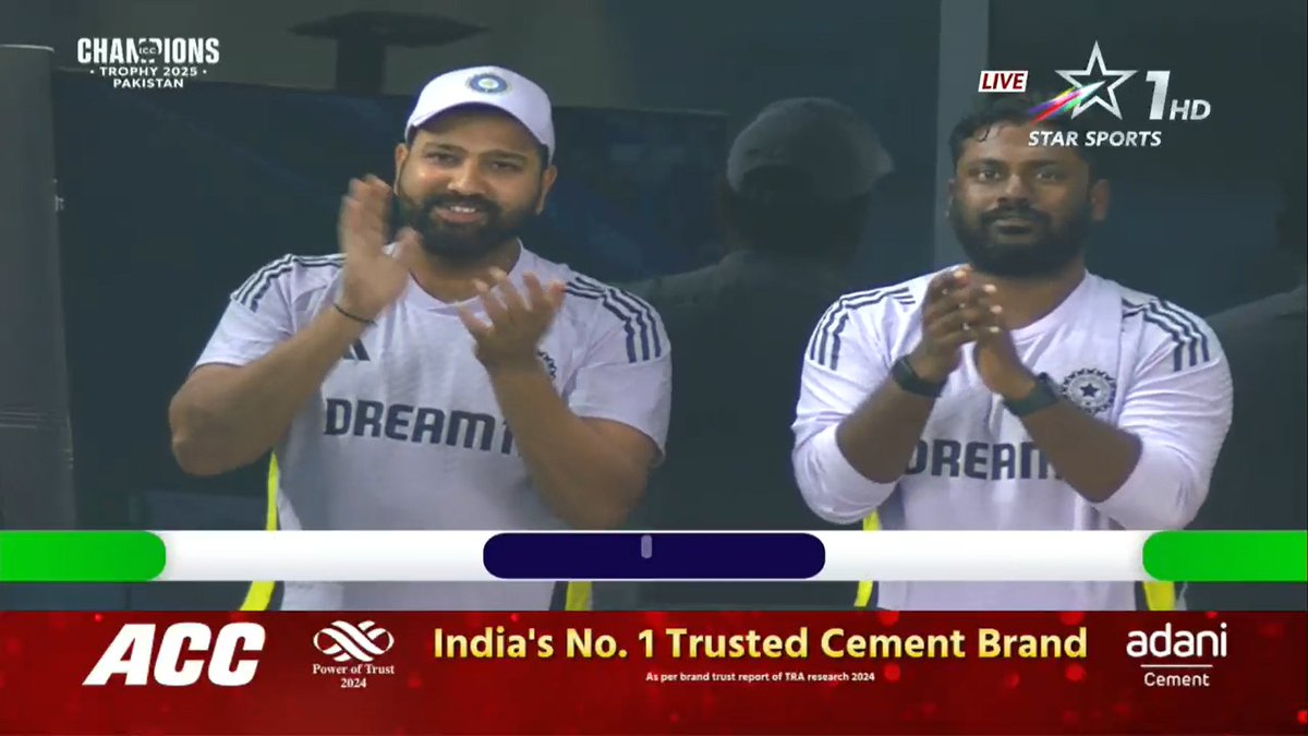 NarmdaPutra's tweet photo. Captain #RohitSharma appreciating the #ViratKohli hundred. 🐐🇮🇳
#INDvsPAK
#ChampionsTrophy
#ICCChampionsTrophy 
#ChampionsTrophy2025 https://t.co/o5nnP8Fj9f