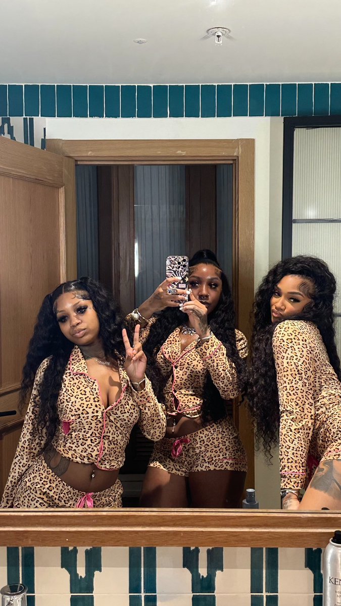 melaninpalace's tweet photo. Girl's Night https://t.co/Ur9OVDZ5FP