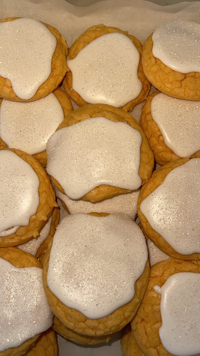 BuzztownM's tweet photo. Frosted Creamsicle Cookies 🍊✅💚🍪 https://t.co/2atTFoshqz