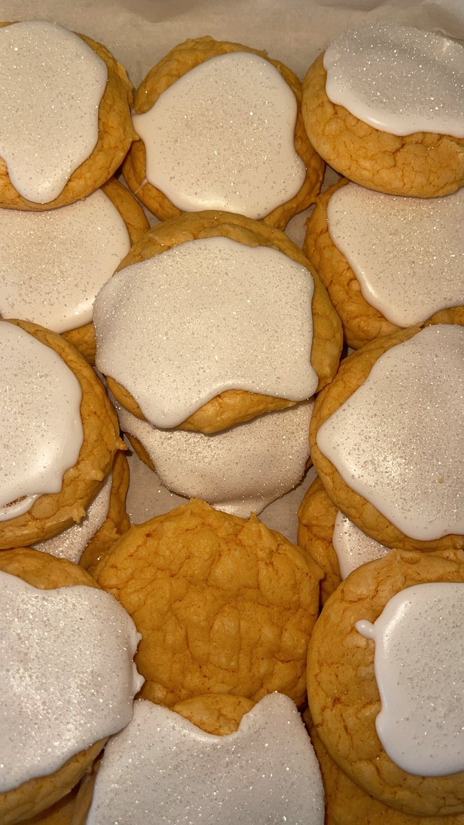 BuzztownM's tweet photo. Frosted Creamsicle Cookies 🍊✅💚🍪 https://t.co/2atTFoshqz