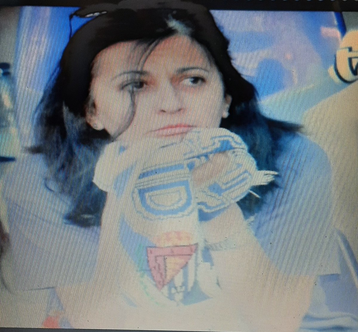 aaahflores's tweet photo. Cuando ves morir a tu equipo 💜🤍💜⚽️ #SiemprePucela https://t.co/772CVLU39b