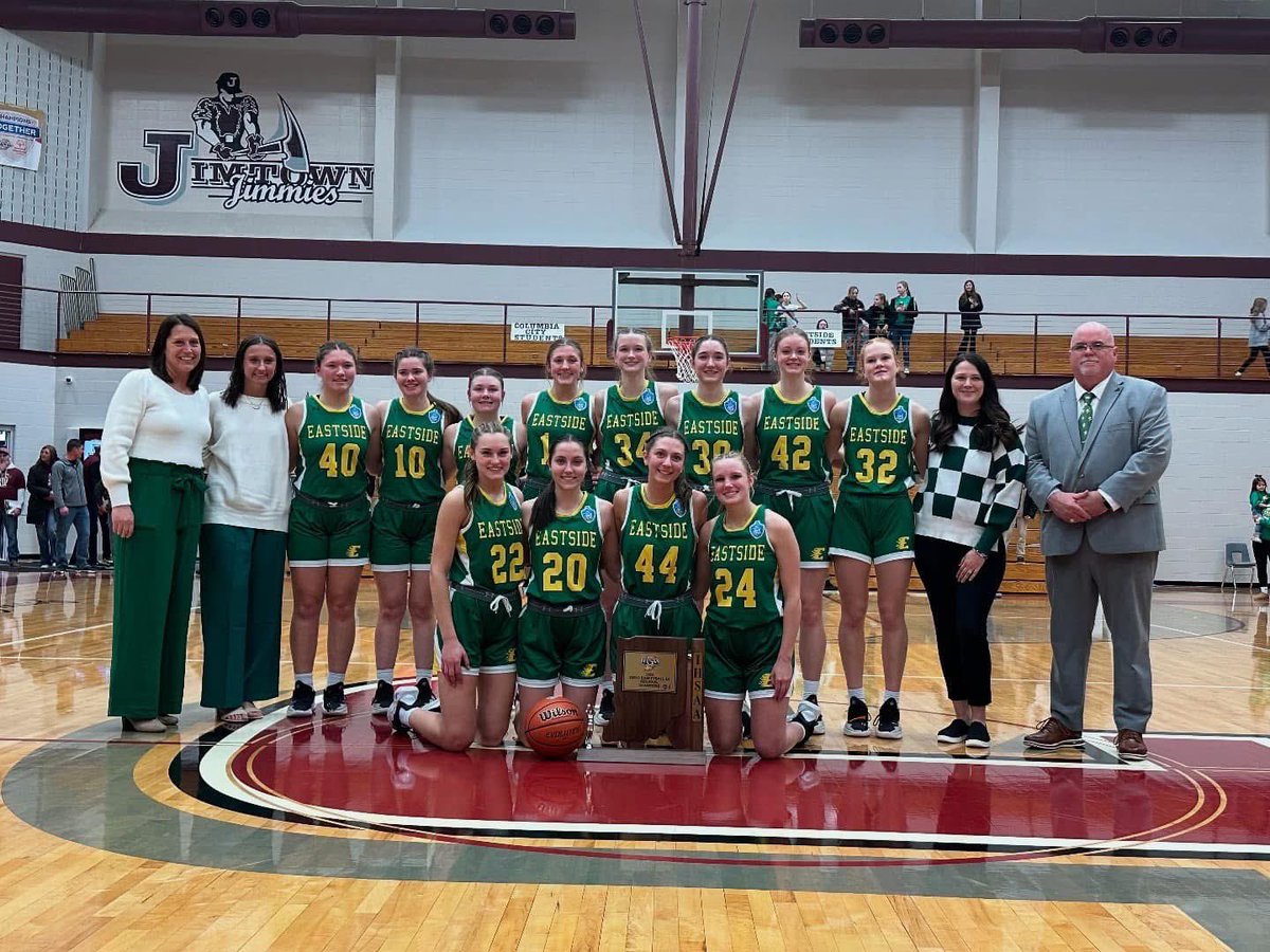 LortieMike's tweet photo. Our incredible season ended last night. I couldn't be more proud of this team. I am also extremely proud of our Seniors, they're work ethic and determination were so contagious. They are excellent role models to our young girls. The Blazer fans were out in full force, thank you https://t.co/DgWurxDoQc