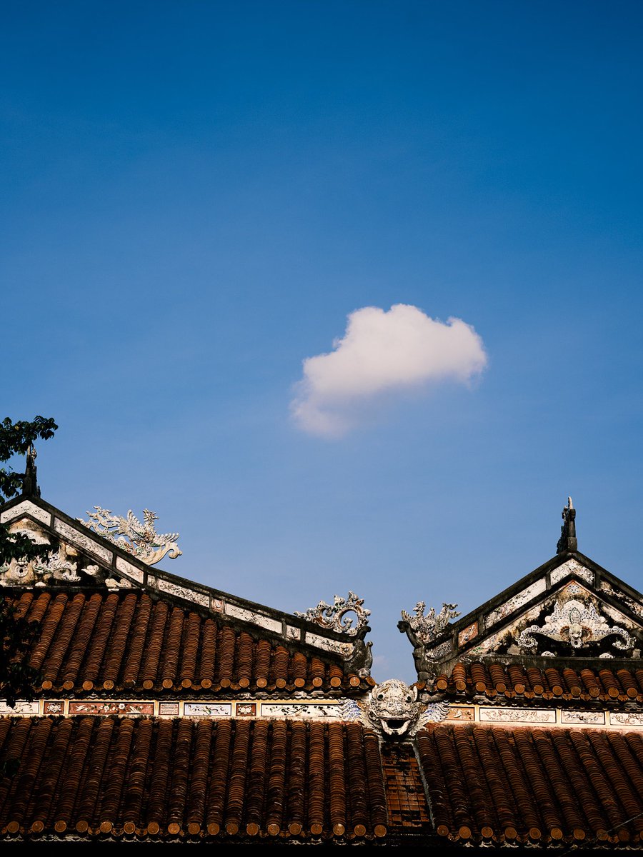 VanPhotoGraphLy's tweet photo. Lone cloud ☁️ https://t.co/674qEG2MKj