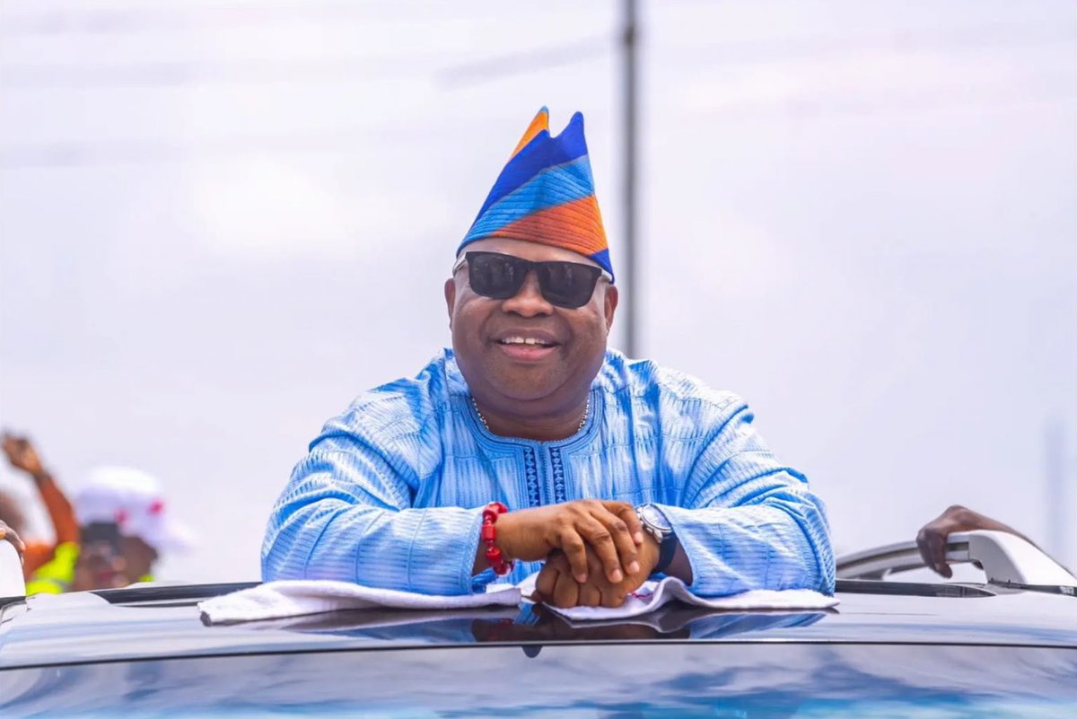 MobilePunch's tweet photo. 𝐀𝐝𝐞𝐥𝐞𝐤𝐞 𝐬𝐰𝐞𝐚𝐫𝐬 𝐢𝐧 𝐧𝐞𝐰 𝐎𝐬𝐮𝐧 𝐋𝐆 𝐜𝐡𝐚𝐢𝐫𝐬, 𝐮𝐫𝐠𝐞𝐬 𝐠𝐨𝐨𝐝 𝐠𝐨𝐯𝐞𝐫𝐧𝐚𝐧𝐜𝐞 

Osun State Governor, Senator Ademola Adeleke, on Sunday, inaugurated the newly elected local government chairmen and councillors in the Saturday poll.

https://t.co/3T6oMc1W6S