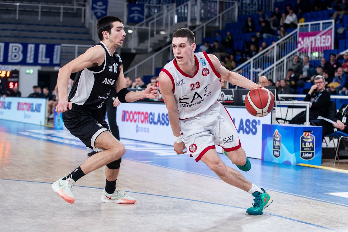 DIEGO GARAVAGLIA 🏆
Arriva nella stagione 2015/16 in Olimpia per compiere il percorso degli ultimi tre anni di minibasket e rimane nel settore giovanile biancorosso. Argento agli Europei Under 16 nel 2023 (15.0 punti e 5.4 rimbalzi per gara). Nazionale agli Europei Under 16 del
