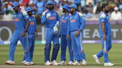 kr_jdu's tweet photo. जीत की हार्दिक बधाई
#indiaTeam
कुछ देर की खामोशी हैं इंडिया-इंडिया शोर फिर आयेगा तुम्हारा सिर्फ वक्त आया है हमारा तो दौर आयेगा @ICC https://t.co/F8hRwMnvSn