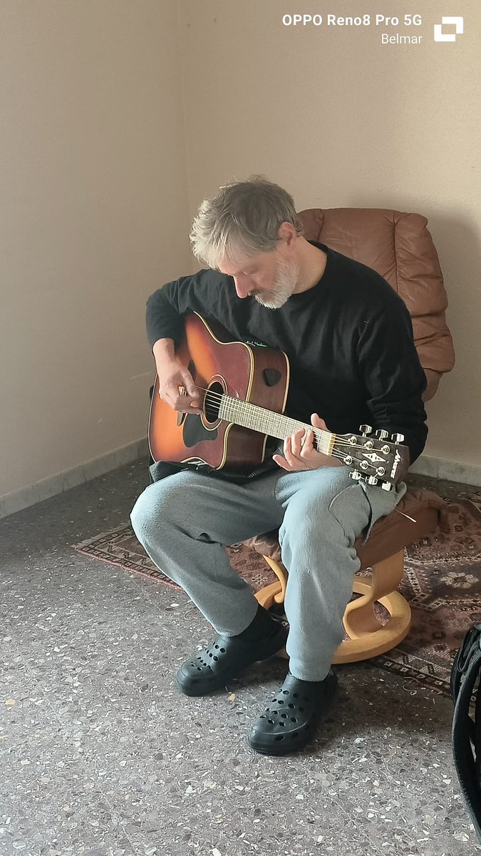 Proceso creativo mode on 
#musica #arte #amor #fashion #madrid #barcelona  #Granada #artistas #art #mujeres #love #real #italia  #NewLifeBegins #rock #albaicin #covers #santcugat #logotipo #music #cantautor #vesiones #directo #live #terrassa #livemusic #crush #musicbar