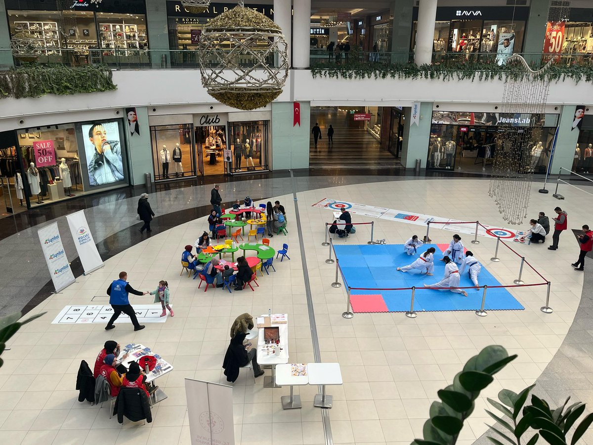GSBgenclik's tweet photo. Gençlik ve Spor Festivalleri 81 ilde! 🎉

Türkiye’nin dört bir yanında gençlik coşkusu, sporun birleştirici gücüyle buluştu! 🏀🎤🏃‍♂️ 

Gençlik ve Spor Festivalleri, 81 ilde binlerce gencin ve vatandaşlarımızın katılımıyla unutulmaz anlara sahne oldu.

⚡ Spor turnuvaları
🎶 Konserler ve sahne etkinlikleri
🏆 Genç yeteneklerin yarışmaları
💡 Atölyeler

#GSBGençlik #Spor