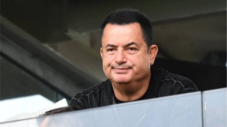 "Son 1 ay içerisinde 87.649 kişi, Tv8 ve Tv8,5 kanallarını uydularından sildi."

Bu şahsın kanalını izlemeyen, izlettirmeyen ve silen büyük Galatasaray taraftarına selam olsun! 👏