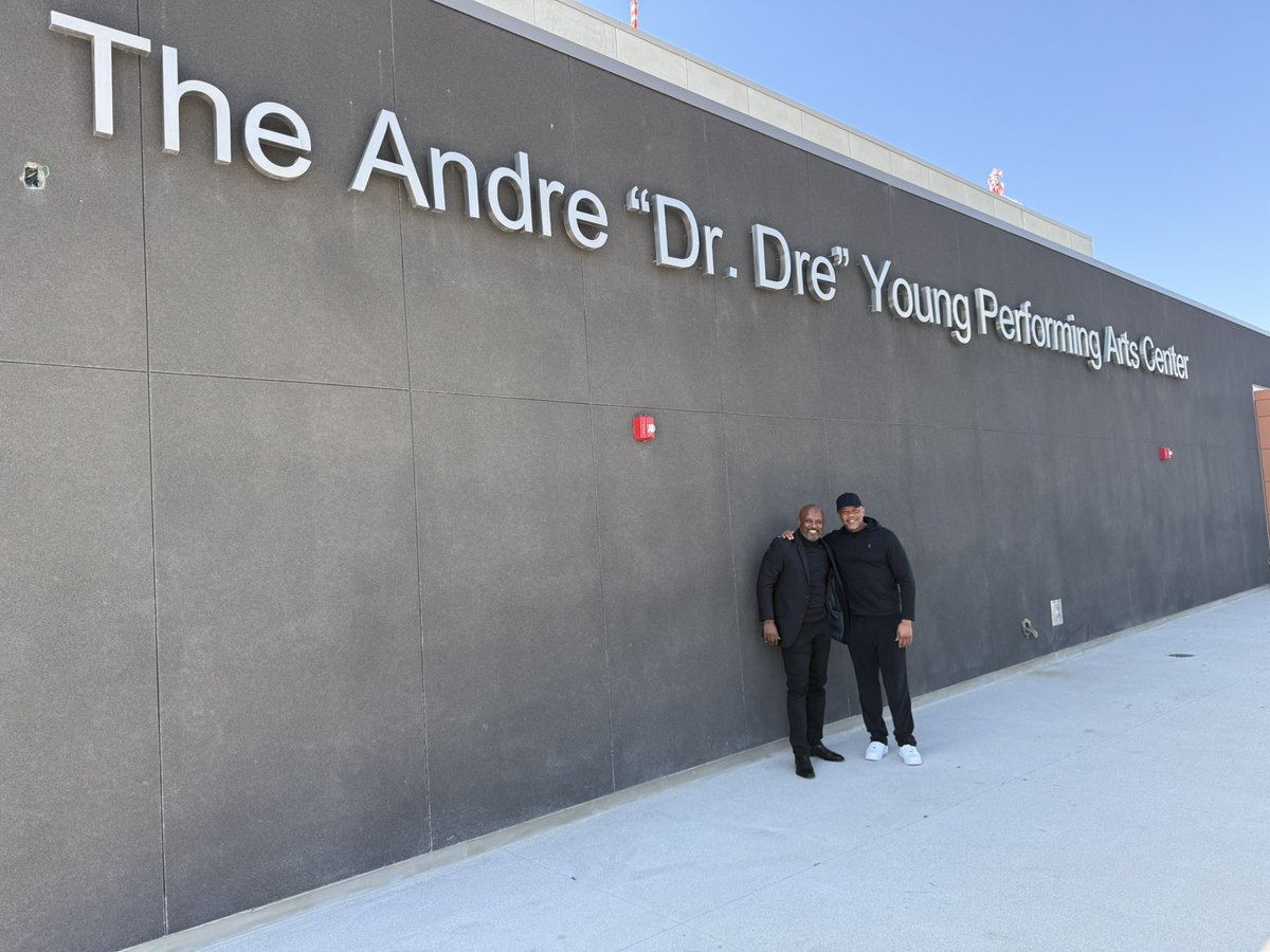 mrmicahali's tweet photo. #CaughtDoingGood Look whom I ran into admiring the exciting progress on our Andre “Dr. Dre” Young Performing Arts Complex; the man, himself, @drdre! Construction of our #NewComptonHighSchool is almost complete &amp; I'm looking forward 2 celebrating w/ him &amp; our @ComptonUnified fam! https://t.co/P9jAbbE7B1