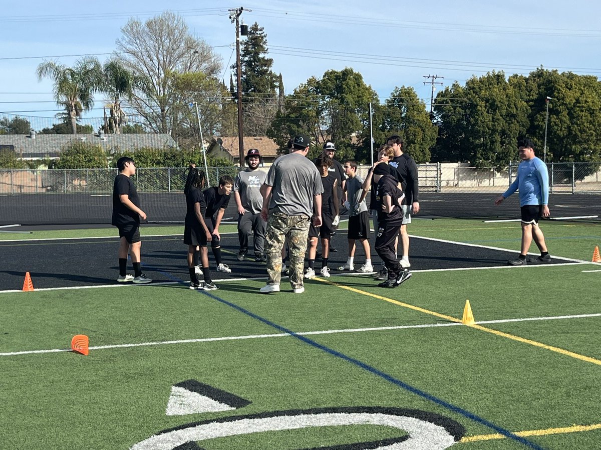 Chris Casillas (@coachcasillas91) on Twitter photo Had a great day yesterday with the <a href="/npsteelersfb/">Newbury Park Steelers Youth Football</a> players. Our boys did an excellent job teaching these youngins. Best kind of community service. <a href="/MoorparkRecruit/">Coach Stuart</a> <a href="/mcraidersfb/">MC Raider Football</a> Had a great day yesterday with the <a href="/npsteelersfb/">Newbury Park Steelers Youth Football</a> players. Our boys did an excellent job teaching these youngins. Best kind of community service. <a href="/MoorparkRecruit/">Coach Stuart</a> <a href="/mcraidersfb/">MC Raider Football</a>
