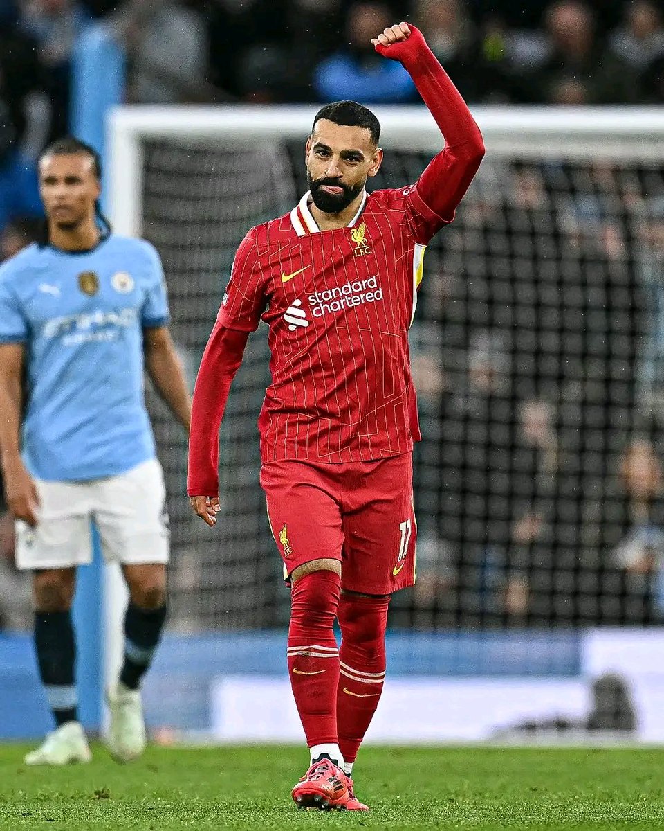 MarksonFc's tweet photo. SALAH GIVES LIVERPOOL THE LEAD OVER MAN CITY!!

His shot deflects off Ake and into the back of the net 😮

Incredible set piece play from Liverpool 👏

#Liverpool #mosalah #mancity https://t.co/sfwZppRcK1