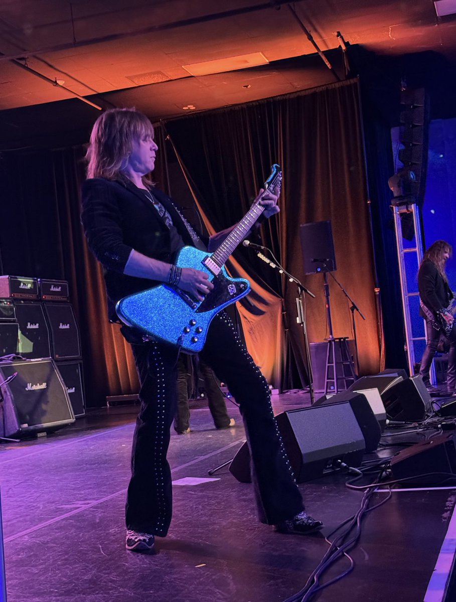 RobinxoxXoxo's tweet photo. Always a great time at an @ace_frehley show! 🎸⚡️🤘🏼 https://t.co/tL09Q9PwOT
