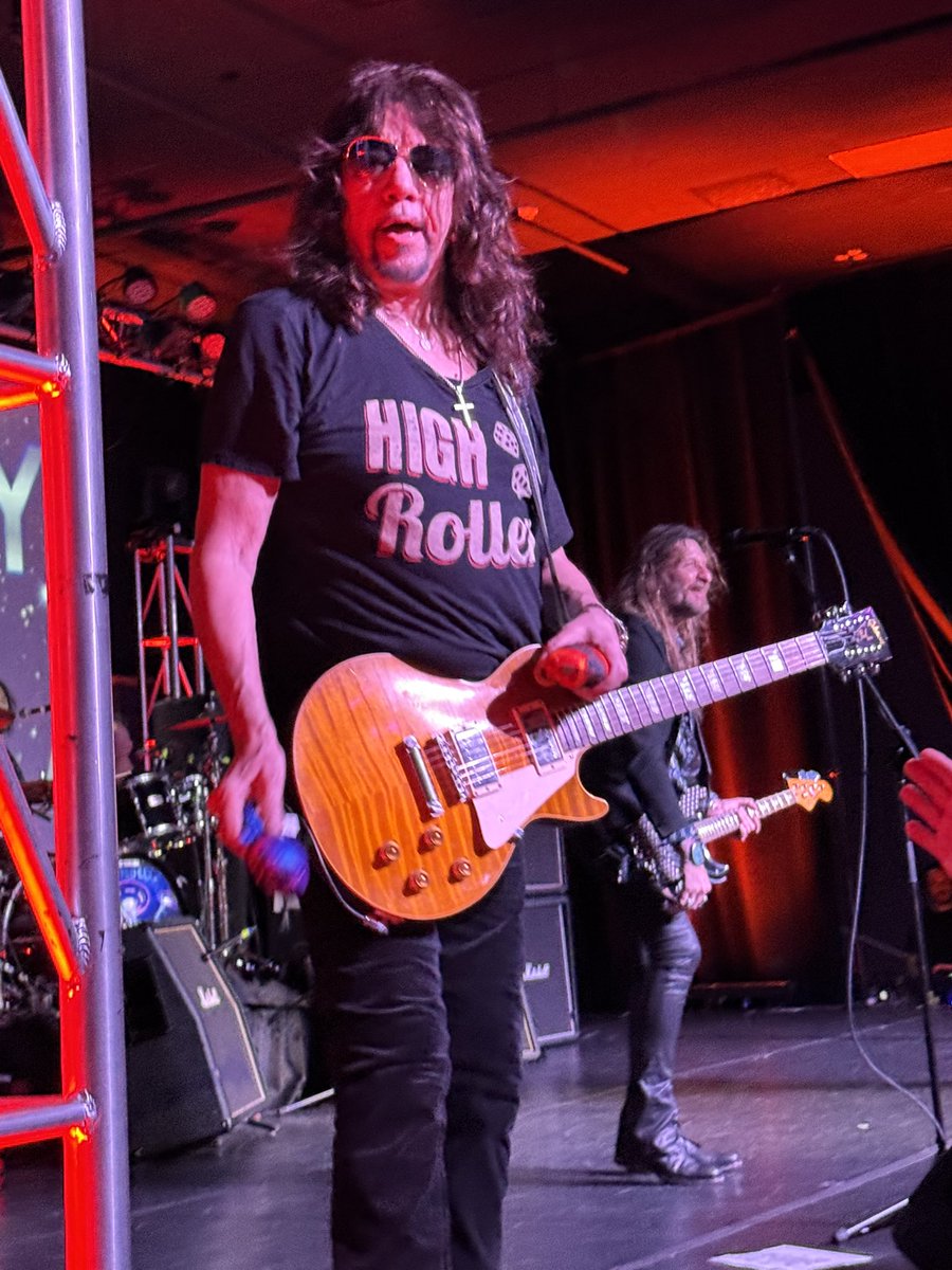 RobinxoxXoxo's tweet photo. Always a great time at an @ace_frehley show! 🎸⚡️🤘🏼 https://t.co/tL09Q9PwOT
