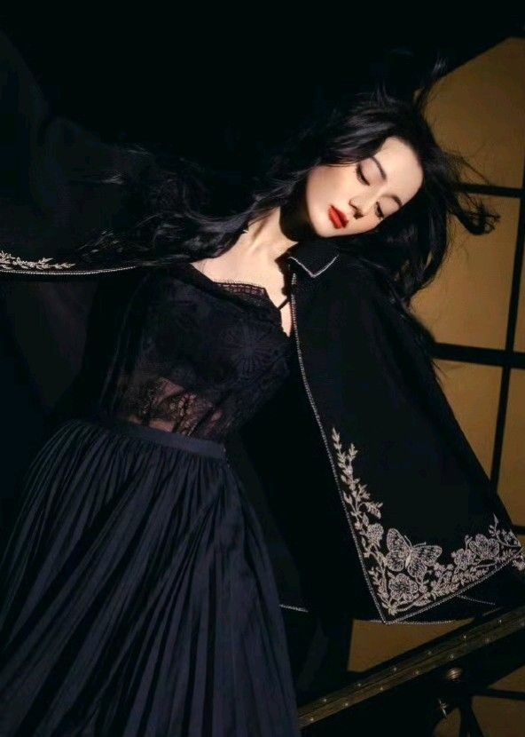 ELLENA ASHVALE. tweet media