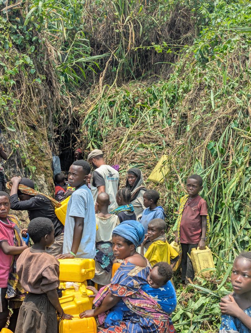 BDRint_RDC's tweet photo. Sur terrain ca bouge!😎🚀 avec Bon Dieu dans la Rue @BDRint_RDC 
ACTIVITES
📍à kisheke 1 : source trop basse...on repense tout!
➡️plan B : Kibira✅21 jours et l'eau coule!
📌Bladders : on a trouvé les spots parfaits! 🦾
les defis  les transforment en solution!✅

@_BDRint_RDC https://t.co/qmB4MqTepq