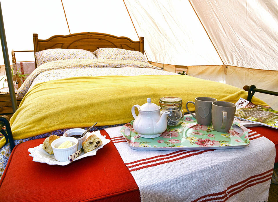 TheTouristTrail's tweet photo. #Glamping in #WestSussex? ⛺ Ridge Farm offers beautifully furnished #BellTents with cosy beds, fire pits &amp; a camp kitchen for the perfect countryside escape! 🌿🔥

🐾 #PetFriendly| 🍳 Breakfast boxes available | 🚿 Private shower &amp; toilet shack
📅  https://t.co/5Ap93L3ueb https://t.co/LH6ClgwXgh