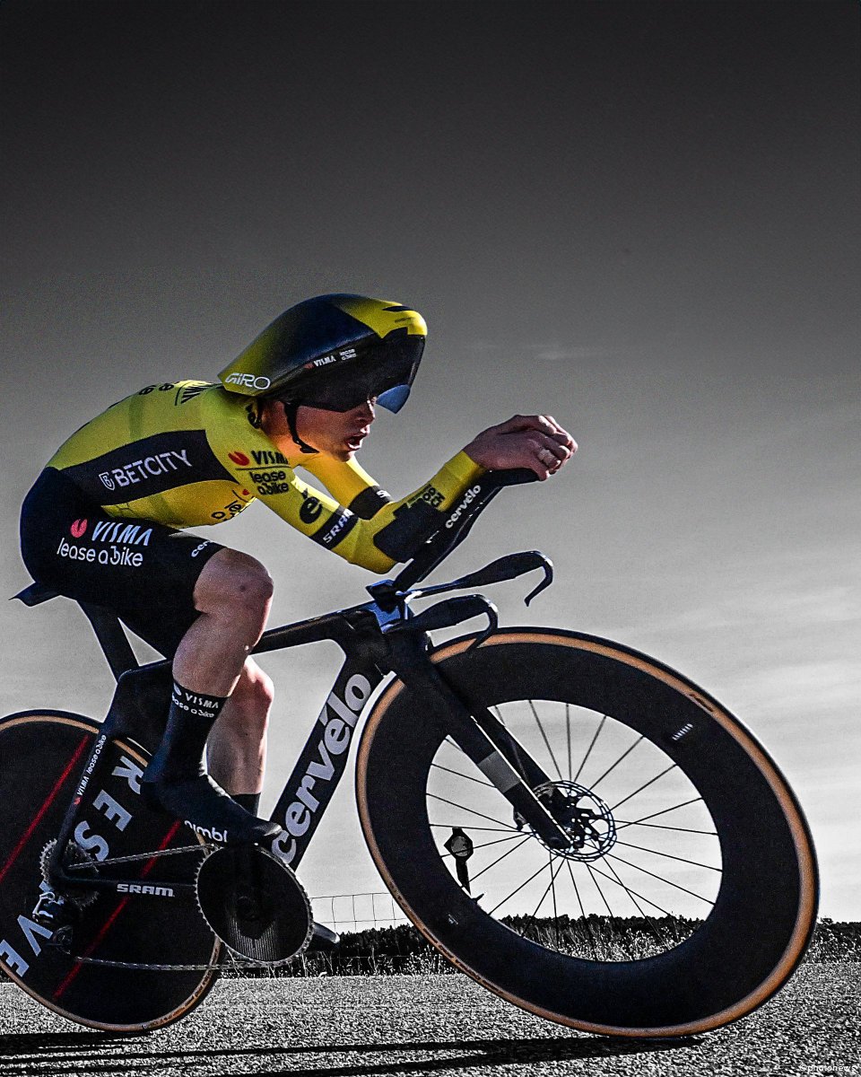 lucasaganronald's tweet image. WITNESSING GREATNESS 🐝 #VoltaAoAlgarve 

📷: Sporza