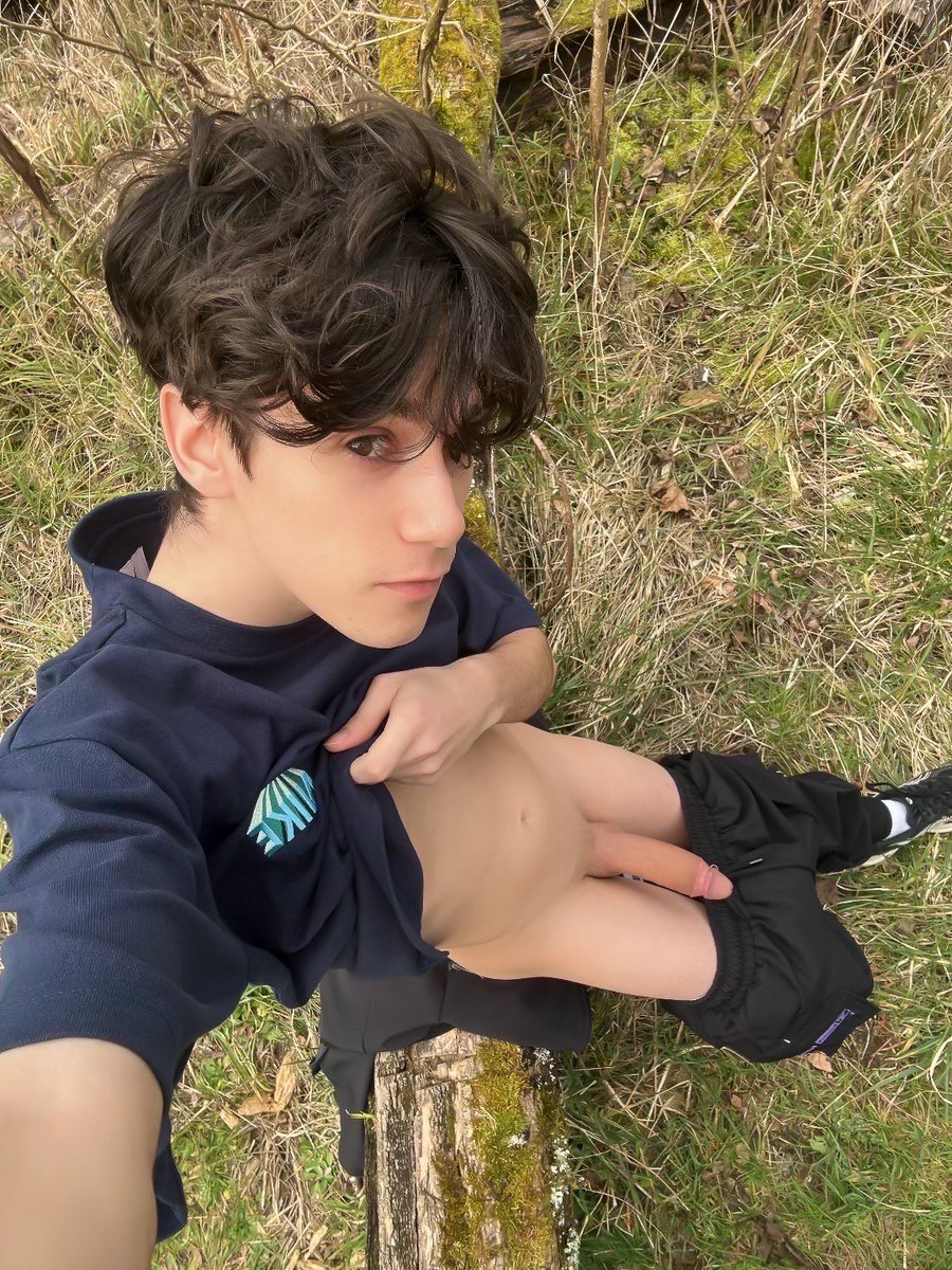 EndelessGuys's tweet photo. A little rest after the hike 👀🍃 https://t.co/IVD8vhOV5M