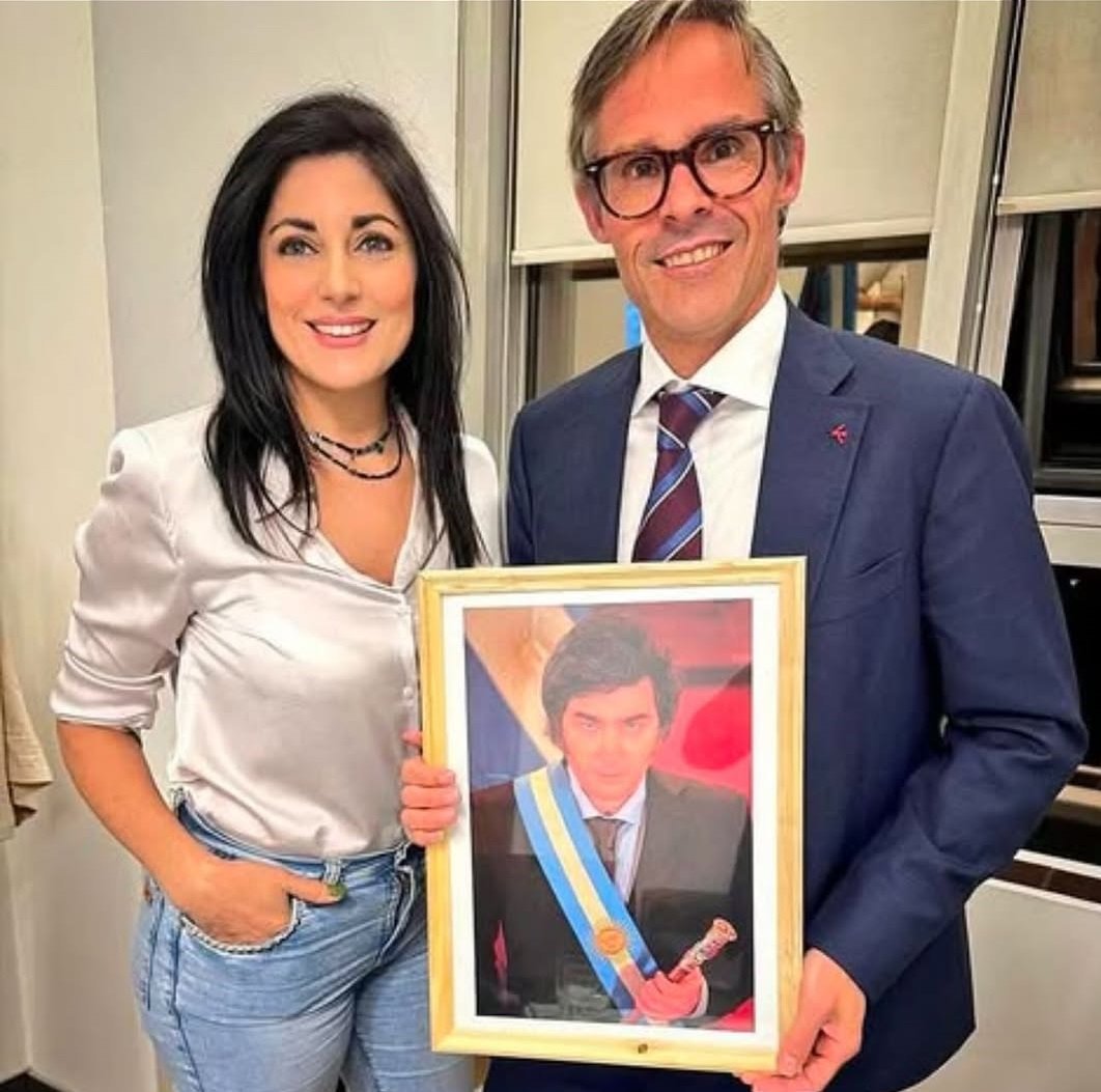 No lo promocionaron, solo lo difundieron.