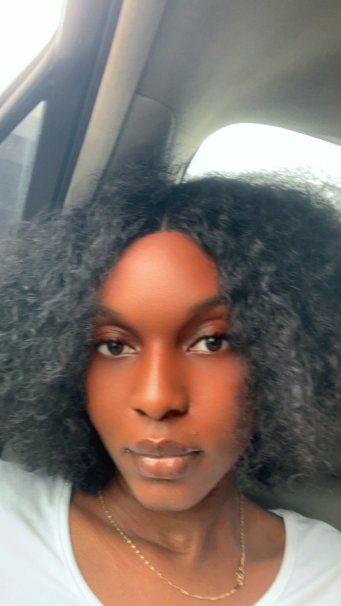 StylelinguaC's tweet photo. I haven’t taken any Sunday shots in a long while so here’s to a beautiful one ❤️‍🔥 https://t.co/ZbQFJTAISP