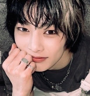 hubisyang's tweet photo. Oreo Hair | #hyunin &amp; #yeongyu au 🔞

En un mundo donde el color de cabello refleja con quién te acuestas, Jeong!n y Beomgyv despiertan con los mismos mechones platino. Pero… espera. Solo hay una persona con ese color de cabello: Choi Yeonjvn. El chisme corre como la pólvora. https://t.co/Gxe9iLpaOx