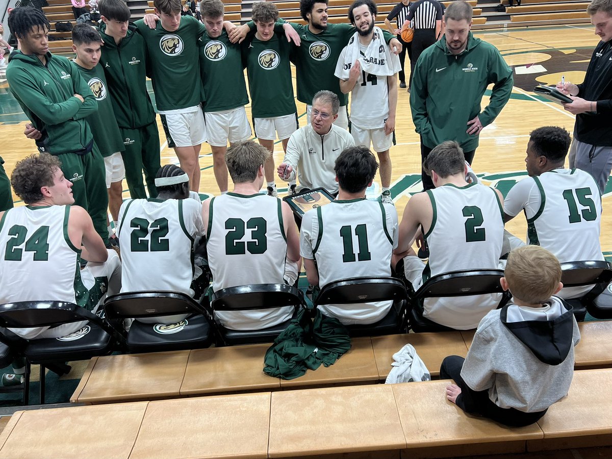 JakeSchalow's tweet photo. Fun weekend back in Bemidji getting the boys to their first @BSUBeaversMBB and @BSUBeaversWBB games. Go Beavs! https://t.co/8SwgUhjRo5