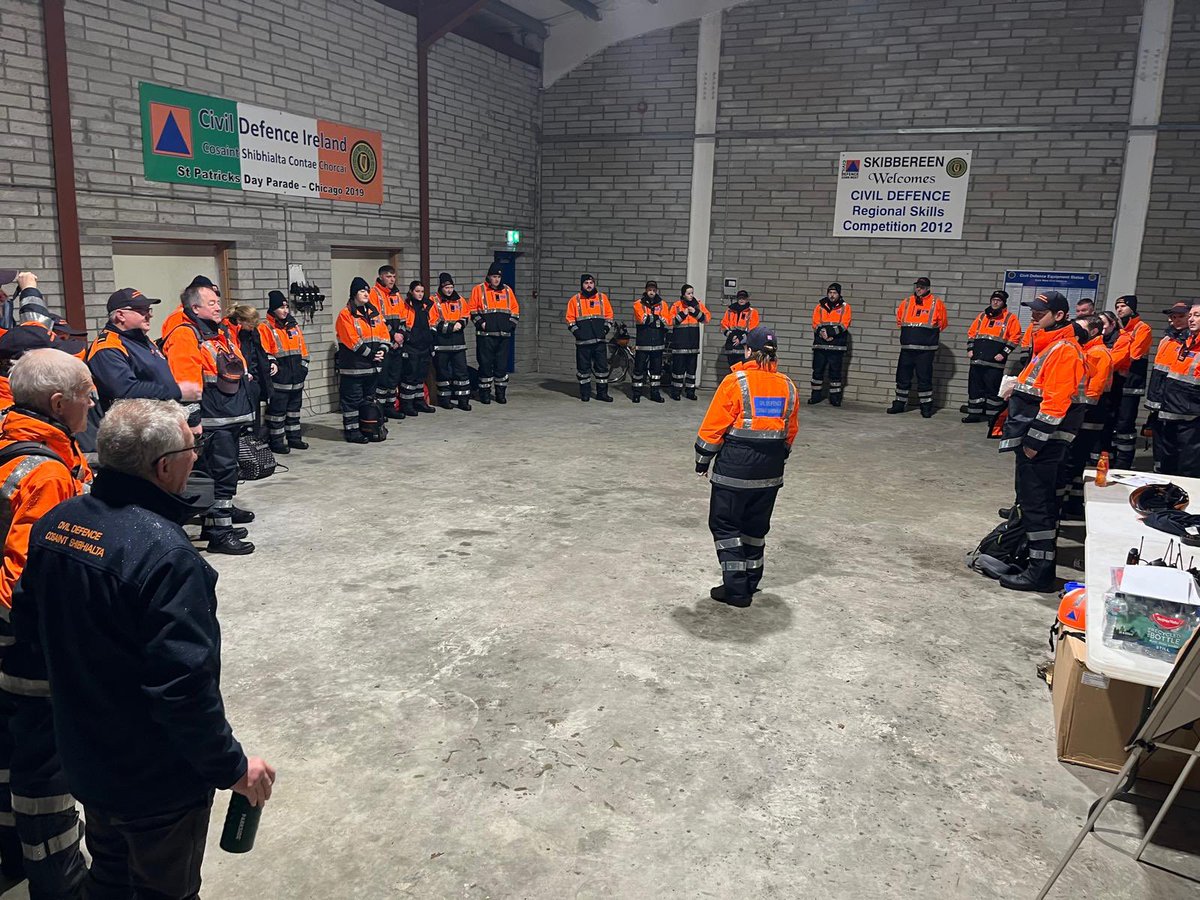 CWCivilDefence's tweet image. This morning, while conducting a Search Training Exercise, we received a call from AGS requesting our assistance with a Missing Person. We immediately halted our exercise and responded to the request. Thankfully the person was located safe and well by Cork West Civil Defence.