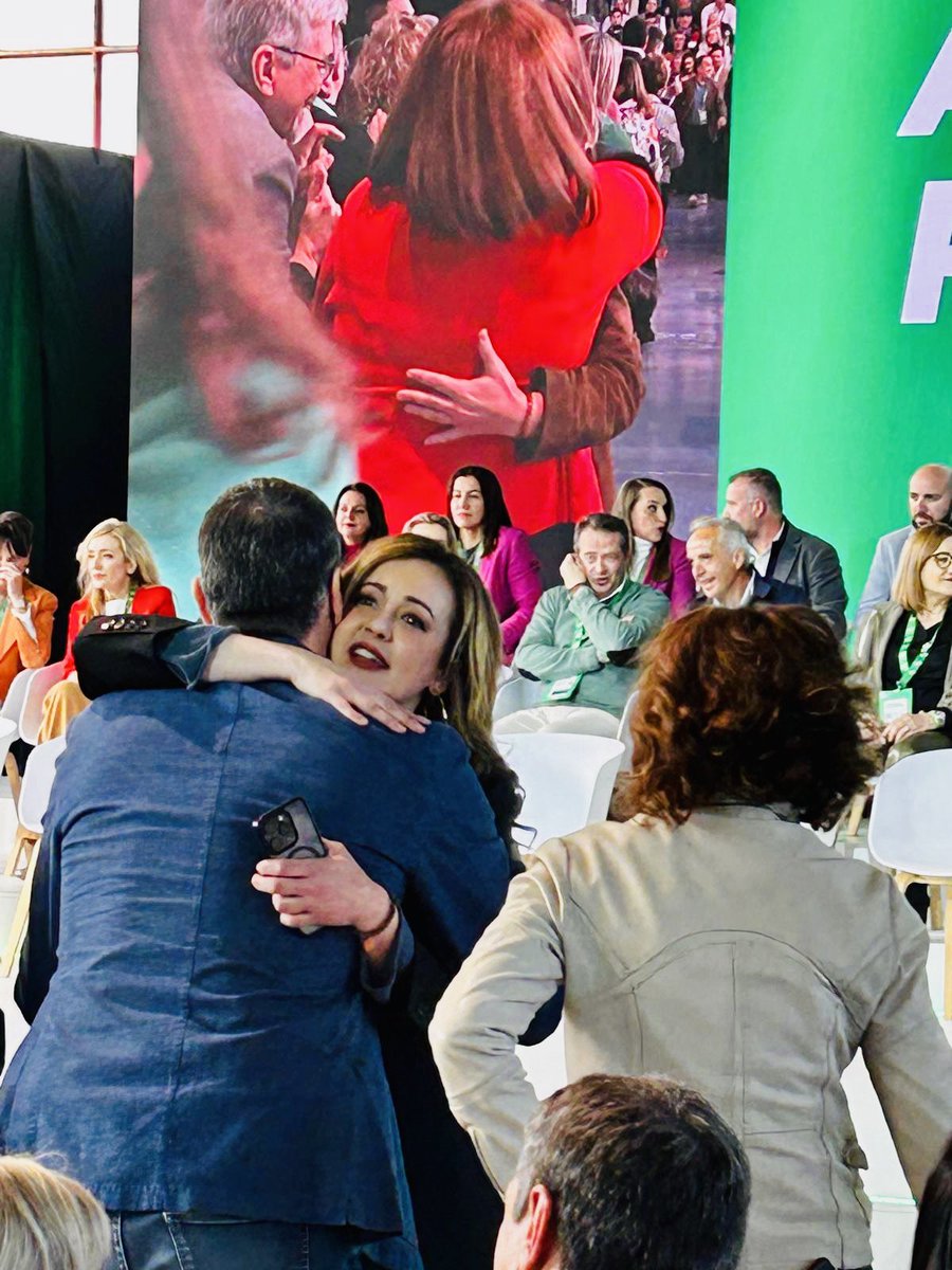 RaquelVegaC's tweet photo. Mi agradecimiento a @mjmonteroc y a @JFdezdelosRios por la oportunidad de construir junto a ambos el nuevo tiempo de la socialdemocracia con acento andaluz.

La Secretaría de Campañas y Actos de Andalucía es un reto que asumo con humildad y enormes ganas de currar. 

A por todas. https://t.co/WgZj0wcnUT