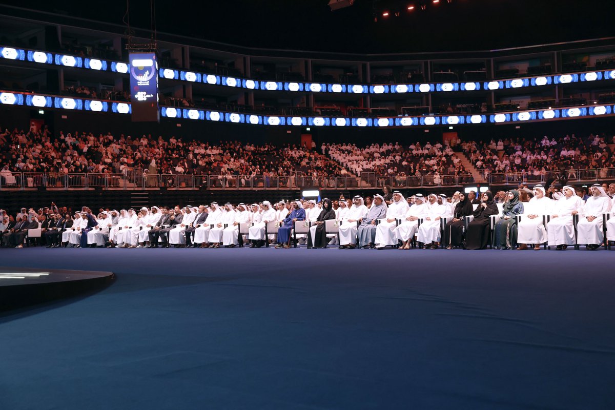 HHShkMohd's tweet photo. ضمن حفل إنساني جميل .. توجنا الليلة صانع الأمل الفائز بعد استلام 26 ألف قصة لمبادرة صناع الأمل 2025  … والفائز هو أحمد زينون من المغرب … نبارك له .. ونشد على يديه .. ووجهنا بتكريم جميع المتأهلين فائزين بنفس الجائزة .. 

حفل صناع الأمل هو تظاهرة إنسانية .. تجسد معني العطاء النبيل .. وتعمل على إلهام آلاف الشباب العربي ليكونوا فاعلين في مجتمعاتهم … إيجابيين في التعامل مع التحديات التي تواجههم .. مشاركين في نشر الخير للآخرين ..