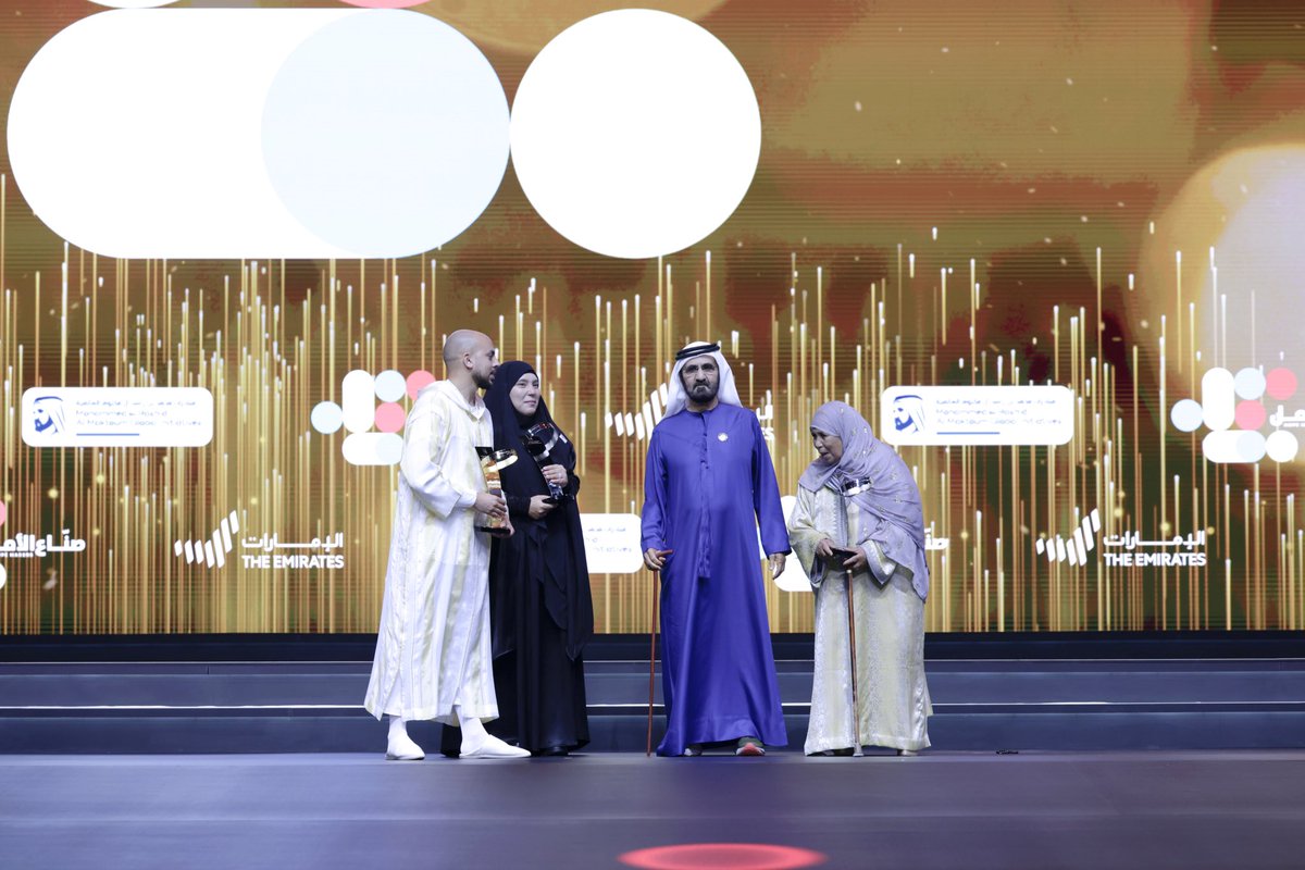 HHShkMohd's tweet photo. ضمن حفل إنساني جميل .. توجنا الليلة صانع الأمل الفائز بعد استلام 26 ألف قصة لمبادرة صناع الأمل 2025  … والفائز هو أحمد زينون من المغرب … نبارك له .. ونشد على يديه .. ووجهنا بتكريم جميع المتأهلين فائزين بنفس الجائزة .. 

حفل صناع الأمل هو تظاهرة إنسانية .. تجسد معني العطاء النبيل .. وتعمل على إلهام آلاف الشباب العربي ليكونوا فاعلين في مجتمعاتهم … إيجابيين في التعامل مع التحديات التي تواجههم .. مشاركين في نشر الخير للآخرين ..