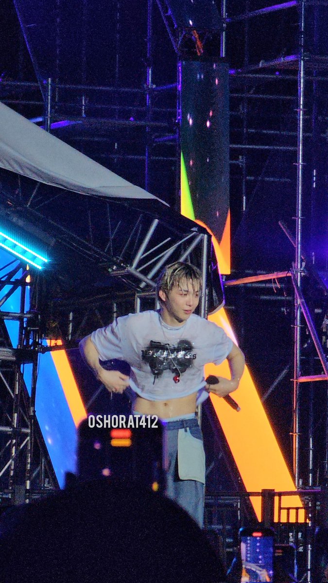 oshorat412's tweet photo. look at this photo sequence! aashdhsjskak ang ineeeet, kang daniel!!!!! 😍🥵

#KANGDANIEL 
#WATERBOMBMANILA2025 🌊
#WATERBOMB2025
#WATERBOMBMANILA https://t.co/7WQNzq7CBq