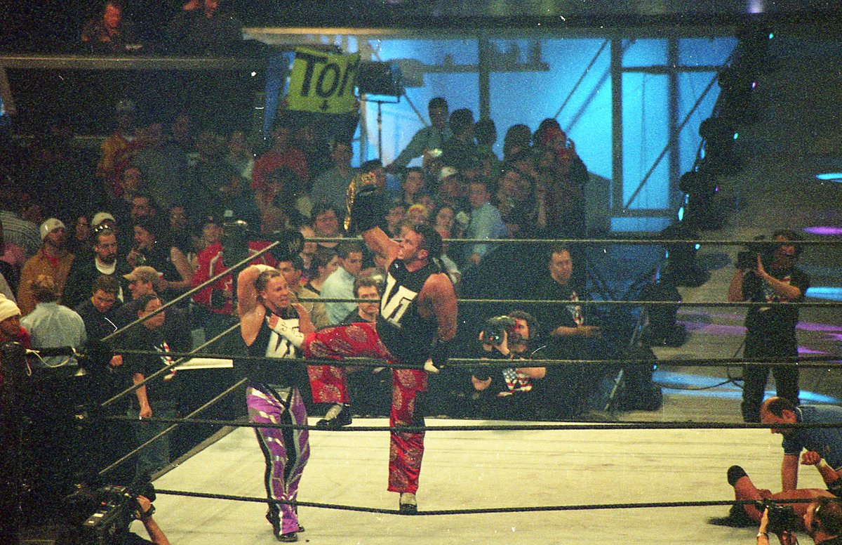 GriffinWingProd's tweet photo. @MATTHARDYBRAND Freshman year in college, drove all the way from Greensboro, NC for this show! one of the few pictures I took before staff told me to put my big camera up. https://t.co/dTCU2aBbG6
