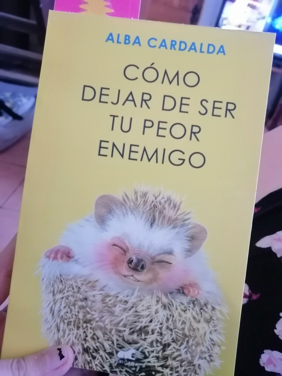 Ferupinku's tweet photo. Dia de lectura y descanso 😊✨🌸 https://t.co/noejvAfLYn
