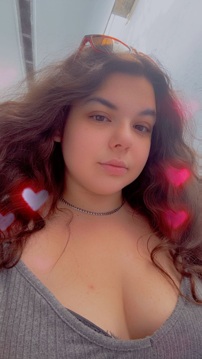 ELDiablo_FL's tweet photo. What would you do if you saw me outside just minding my business lol? At least be a bit respectful while reply but I’m curious 🤭 #findom #nsfwtwt #BBW https://t.co/2nT04c6taH