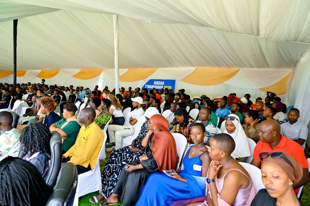 Habaye Inkera y'urungano mu Karere, ni igikorwa cyateguwe na <a href="/rungano_ndota/">Rungano_Ndota Initiative</a> ifatanyije n'Akarere. Urubyiruko 67 bigishijwe guhanga imirimo no kwiga imyuga itandukany,  bahawe kandi impamyabumenyi aho bamaze imyaka 3 biga amasomo atandukanye. Banahawe inguzanyo ibafasha  mu kazi.