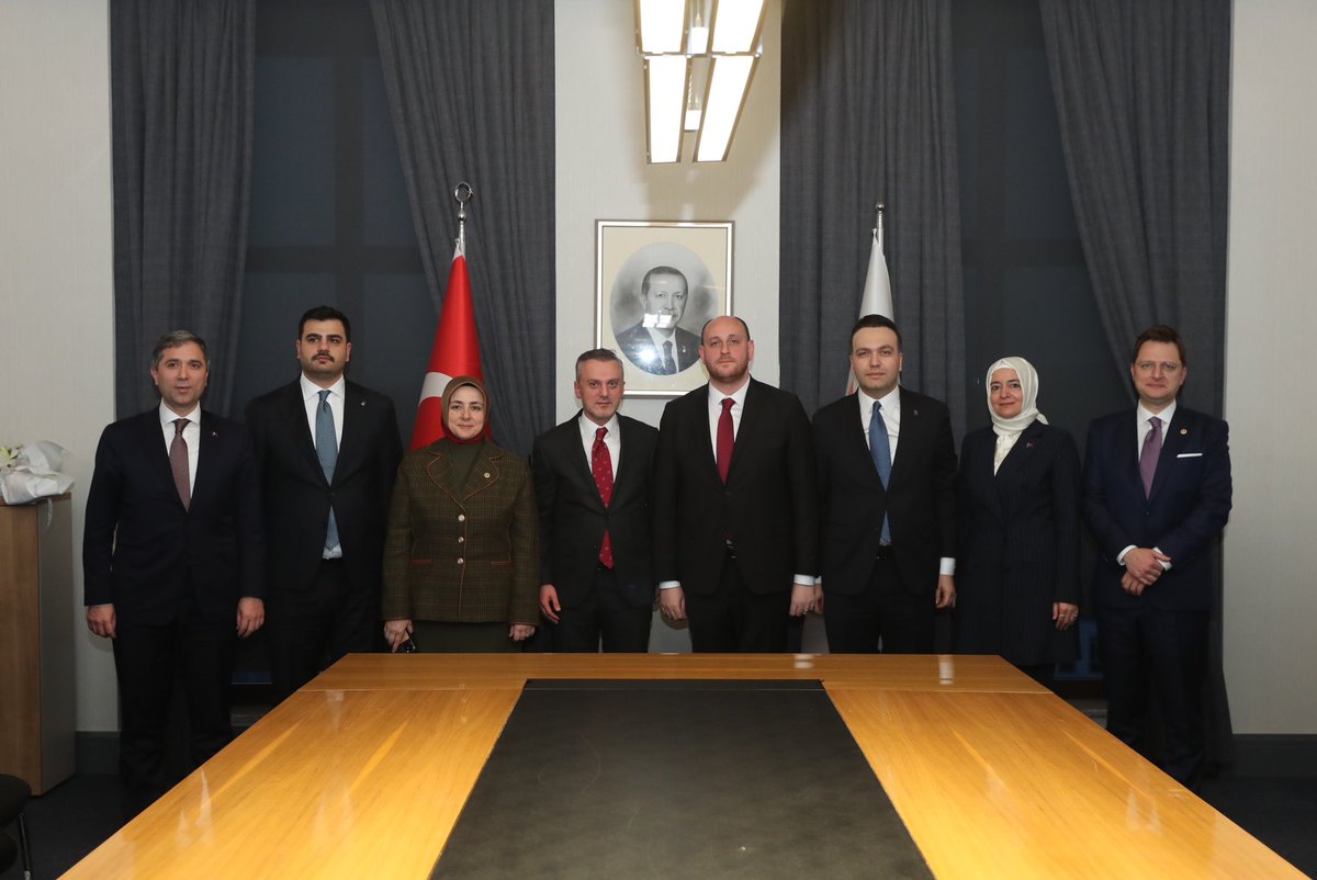 AK Parti 8’inci Olağan Büyük Kongremizi birlik, beraberlik ve büyük bir coşku içerisinde gerçekleştirdik. 

Şahsımı MKYK üyesi ve Teşkilat Başkanı olarak görevlendiren Cumhurbaşkanımız ve Genel Başkanımız Sn. <a href="/RTErdogan/">Recep Tayyip Erdoğan</a>’a şükranlarımı sunuyorum.

Görevi devraldığım, kendisinden