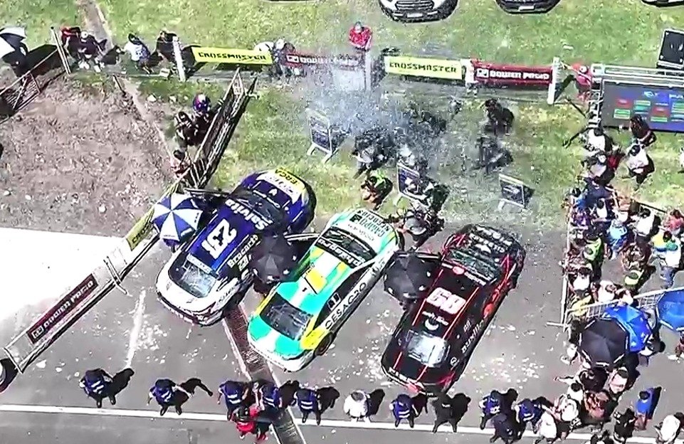 WalterVerst's tweet photo. #Automovilismo #TN #TNenParana
La final de la #Clase3 del #TNC3 fue con victoria del campeón Alfonso #Domenech (#VW Virtus) que con autoridad, se quedó con la primera final del #TN APAT en Paraná.
Lo escoltaron:
2°) @manurcera (#Ford Focus)
3°) @JulianSantero (#Toyota Corolla) https://t.co/USgnt5n6Ef