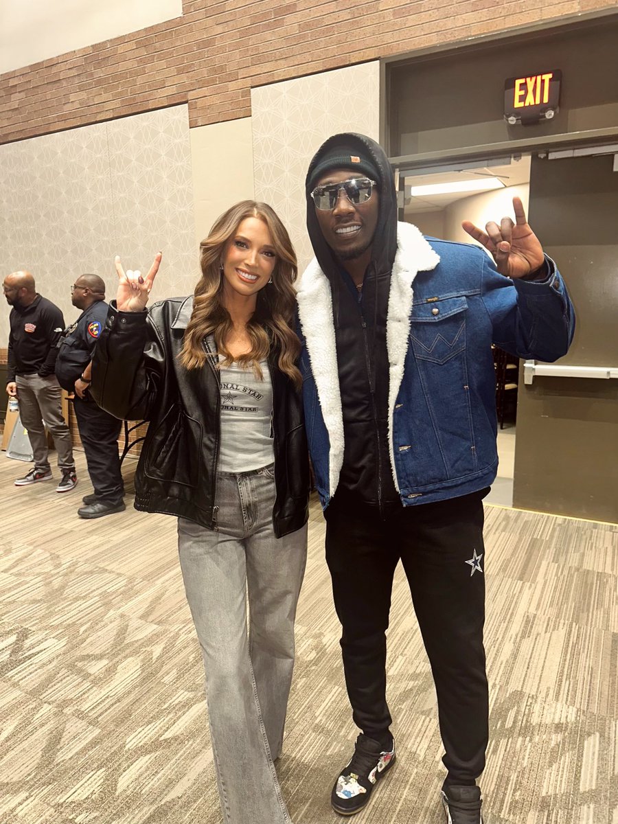 just a couple of Longhorns at #Ticketstock2025 🤘 

always a fan of <a href="/AGENT0__/">DeMarvion Overshown</a> !!