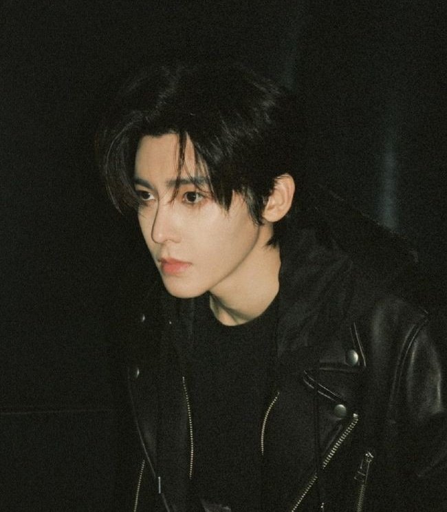 minminbitez's tweet image. Okay guys, hear me out...

#折月亮 #WhenIMeetTheMoon #TianXiwei #HouMinghao