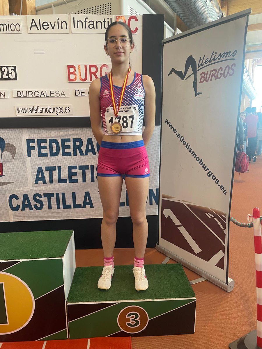 JackieRunners's tweet photo. Campeonato Autonómico sub14 Short Track (Burgos)

Miriam Sánchez tercera 🥉 en longitud . 4.58
Y séptima en 60ml 

Enhorabuena !!!!👏👏👏 https://t.co/rwflW7vSkL