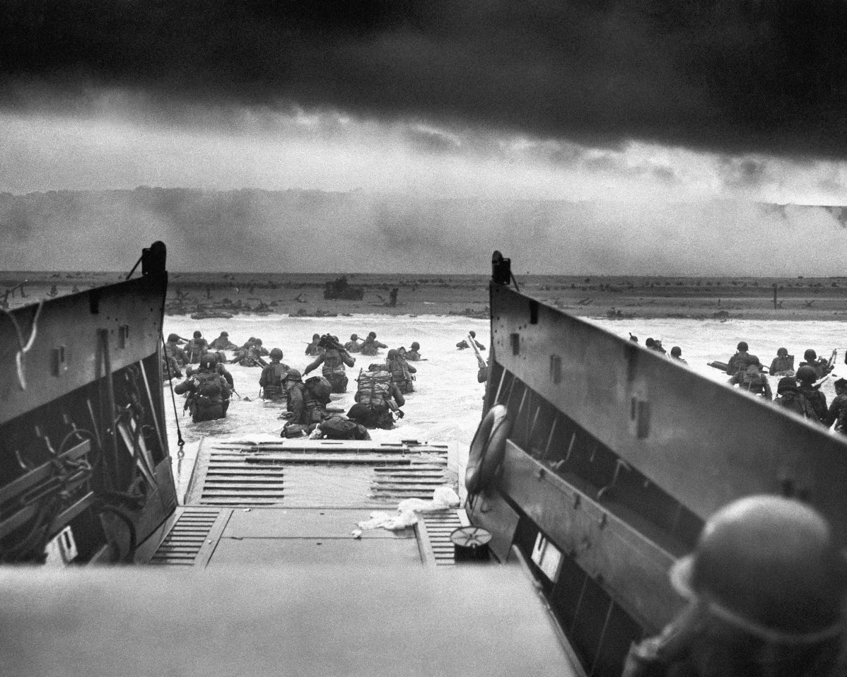 DefenseBaron's tweet photo. We also won WWII with the AP reporting alongside allied troops at D Day. This is their photo. Let the press back in. https://t.co/LDzOqxtFtf