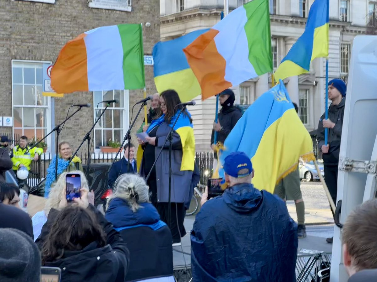 UKRinIRL's tweet photo. Today the streets of Dublin were filled with Ukrainian flags to remind that for 3 years Ukraine stands tall and fights for her own security and security in Europe. Great to have so many friends of Ukraine with us today. #StandWithUkraine https://t.co/rUavlo5s8K