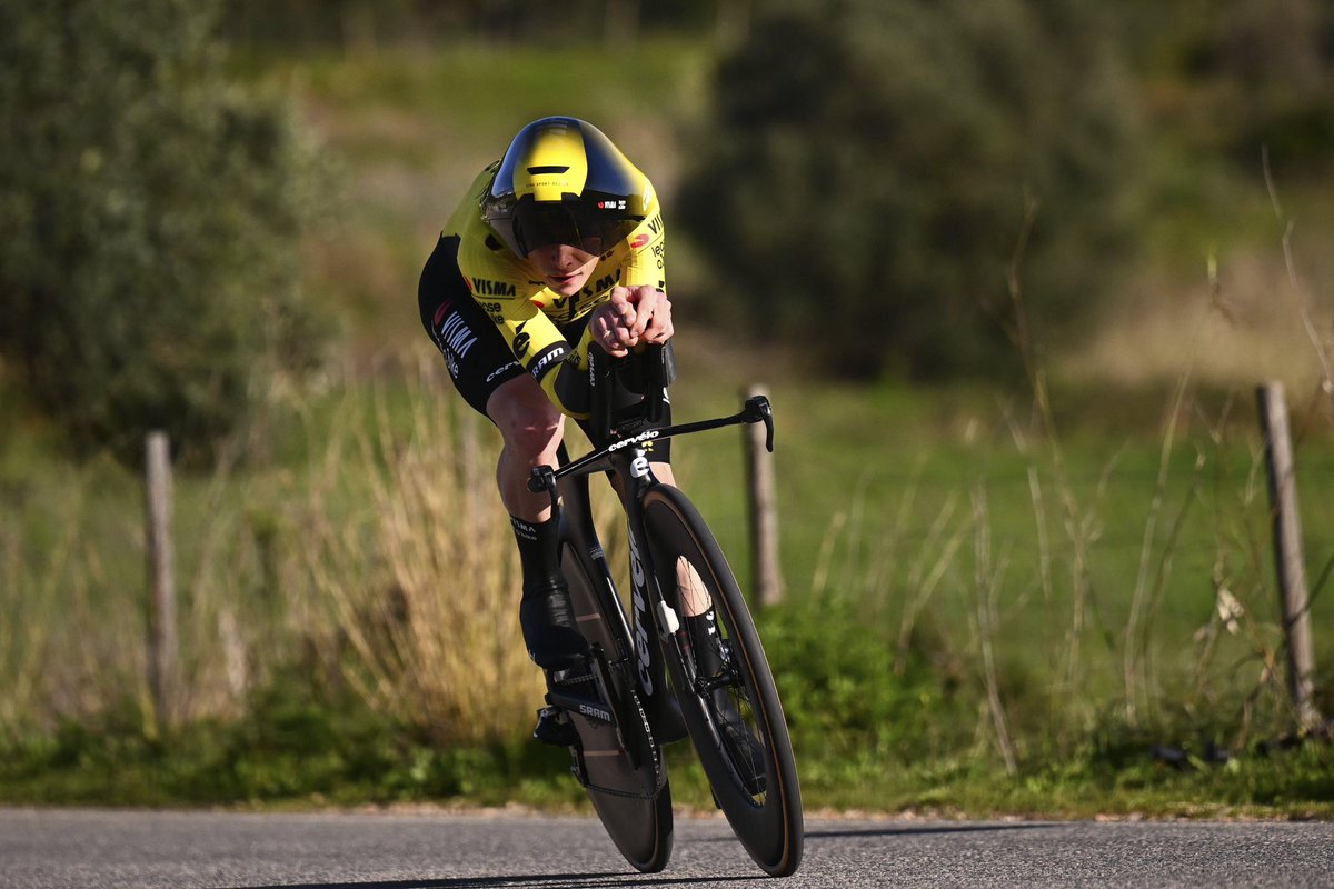 RichardKeeskamp's tweet image. A superb 1-2 in the #VoltaAoAlgarve TT for @VingegaardJonas who also takes the GC 🥇and @WoutvanAert on the new @cervelo EX-13 TT bars. Proof &amp;amp; pudding! @vismaleaseabike 👊🏻👊🏻🍾