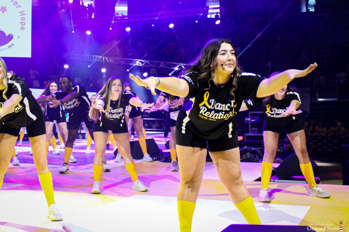 OnwardState's tweet photo. Cubs and lions, shake the floor! https://t.co/QqvqQc8yJv