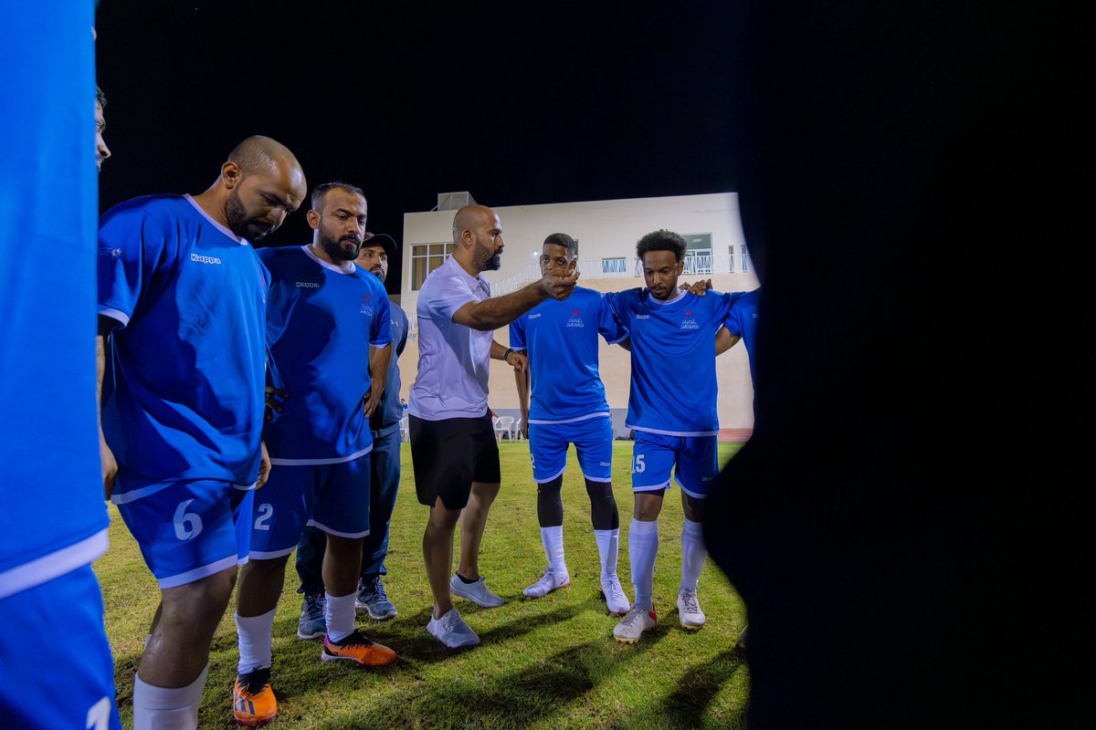 كل التوفيق لنجم الهلال نفعاء وكابتن الفريق سالم سعيد السيابي مع فريقه وزارة التربية والتعليم ضد فريق شؤون البلاط السلطاني وذلك في نهائي بطولة وزارة الثقافة والرياضة والشباب لثمانيات كرة القدم للمؤسسات الحكومية يوم غدا الاثنين.